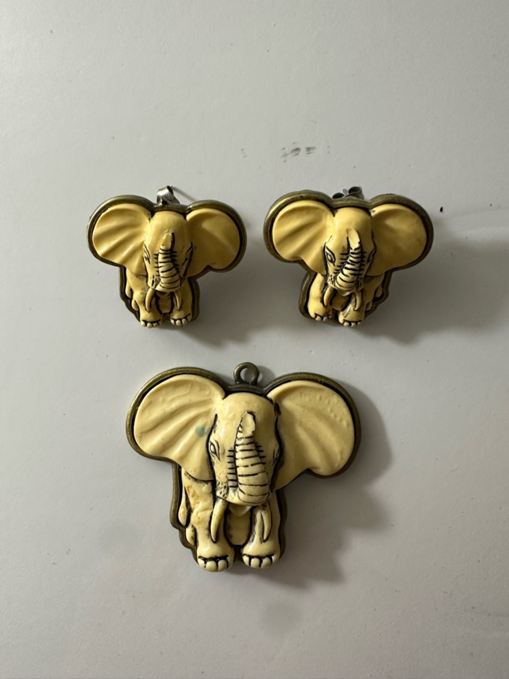 Elephant Pendant and Earrings in Pale Yellow